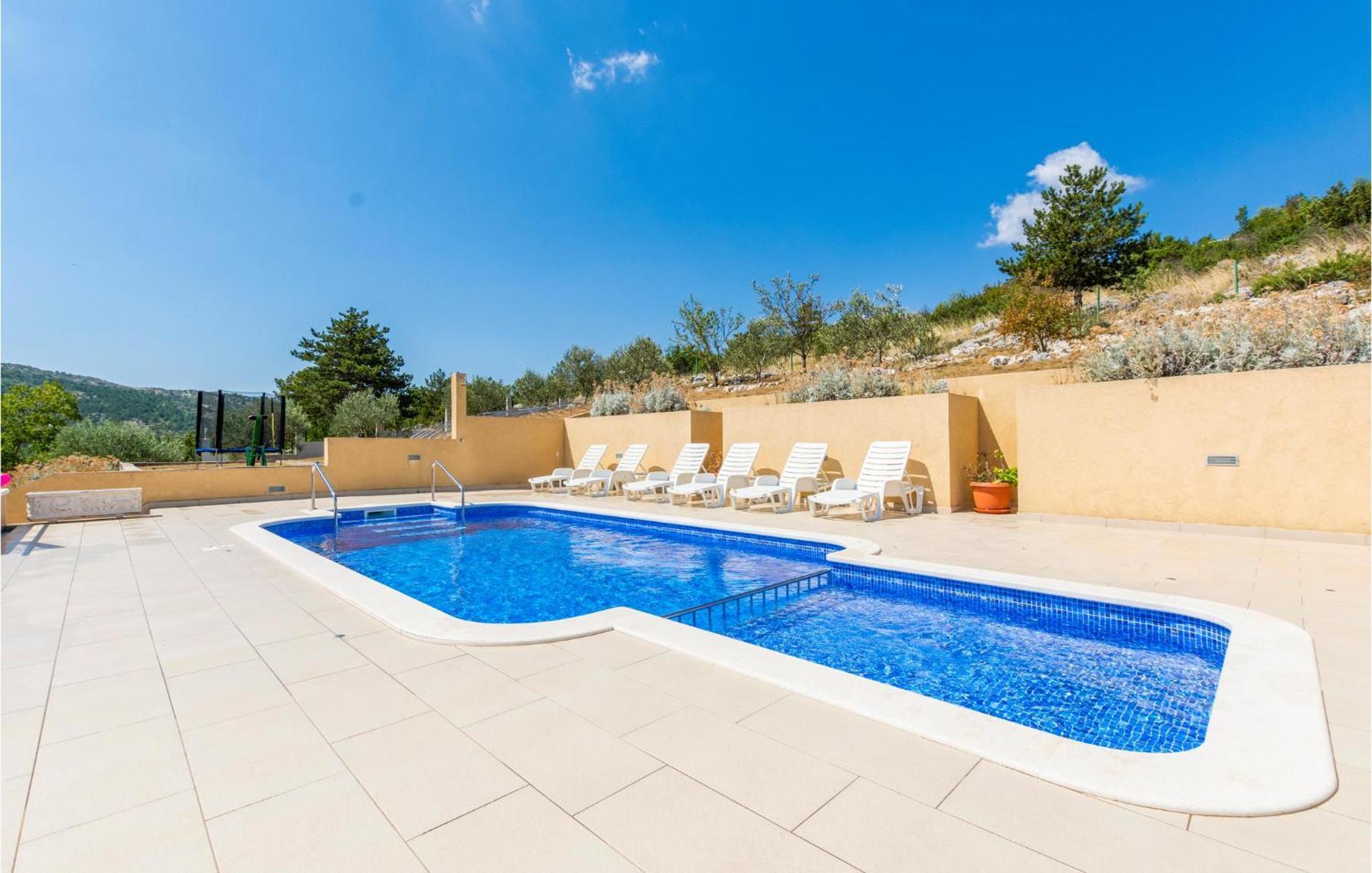 Cozy Home In Neoric With Outdoor Swimming Pool Экстерьер фото
