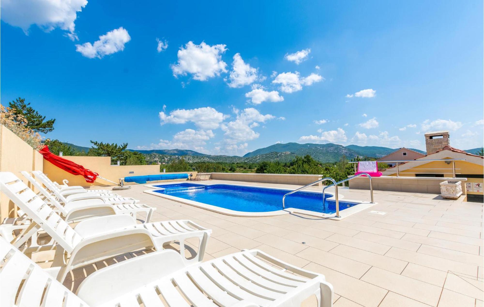 Cozy Home In Neoric With Outdoor Swimming Pool Экстерьер фото