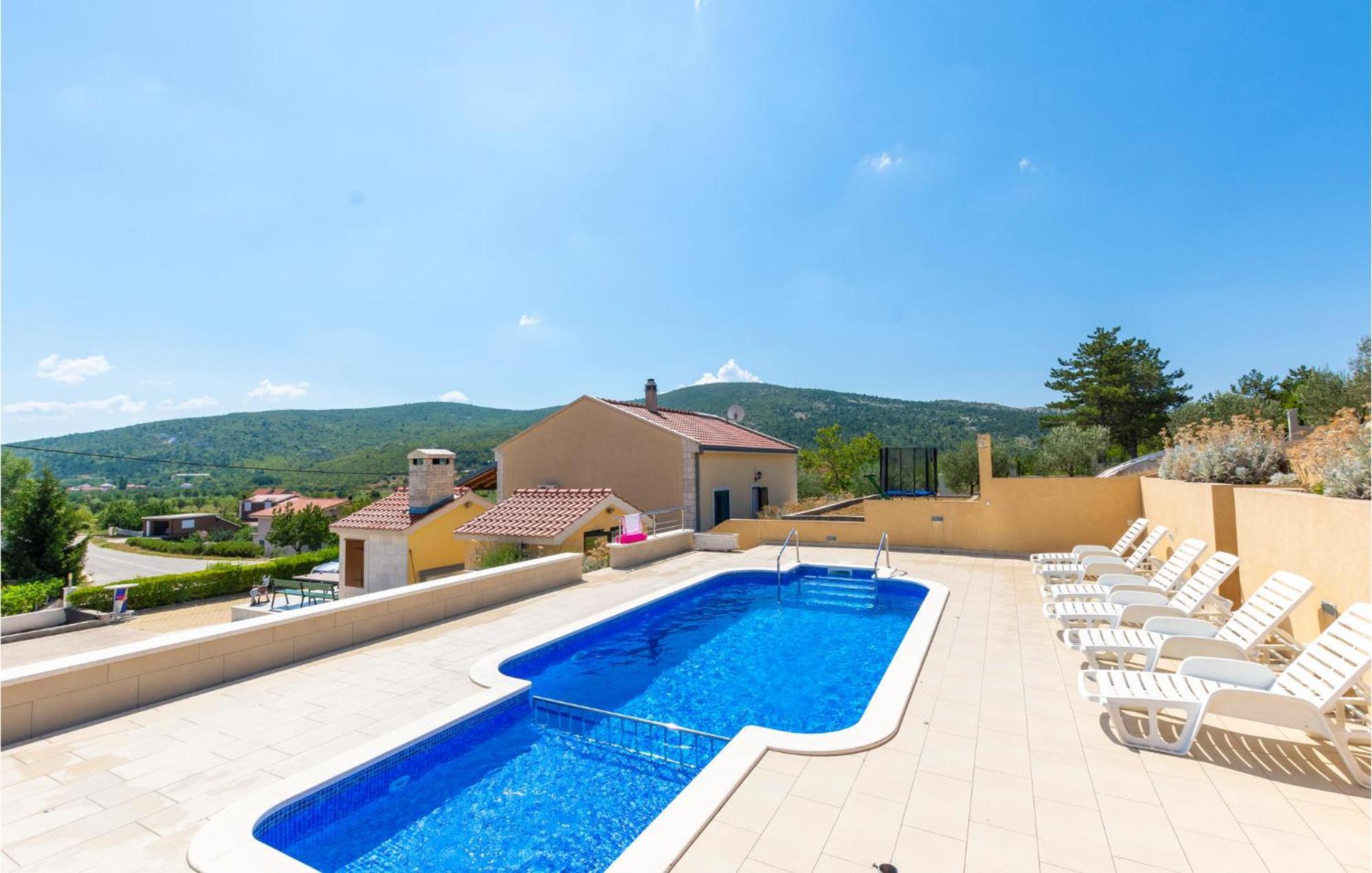 Cozy Home In Neoric With Outdoor Swimming Pool Экстерьер фото